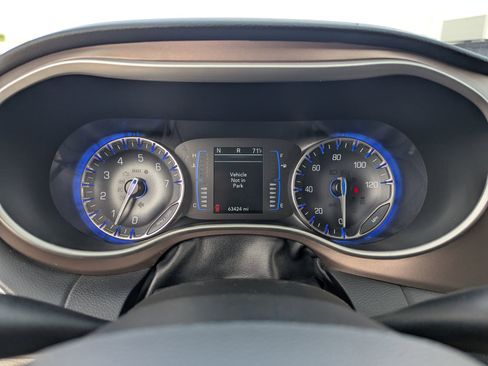 Used 2022 Chrysler Voyager LX image 27