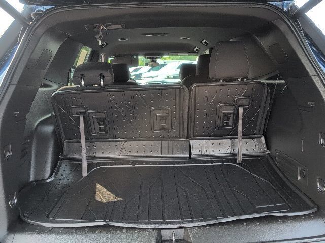 Used 2022 Chevrolet Traverse LT FWD image 40