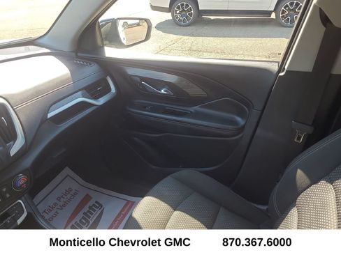 Used 2024 GMC Terrain SLE w/ Driver Convenience Package FWD image 25