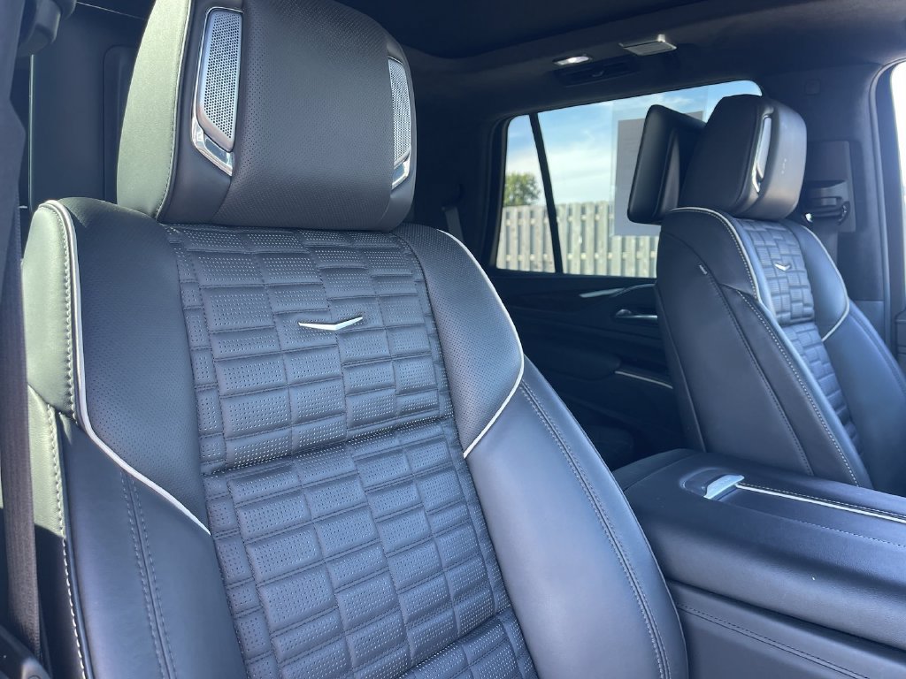 Used 2024 Cadillac Escalade Premium Luxury Platinum w/ LPO, Floor Liner Package AWD/4WD image 33