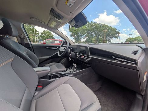 Used 2025 Kia Niro LX FWD image 31