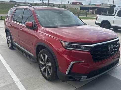 Used 2023 Honda Pilot Elite image 2