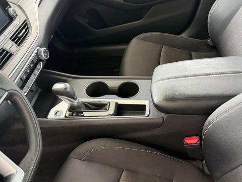 Used 2025 Nissan Altima 2.5 SV FWD image 36