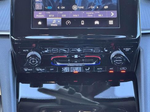 New 2025 Jeep Grand Cherokee Laredo w/ Luxury Tech Group I AWD/4WD image 5