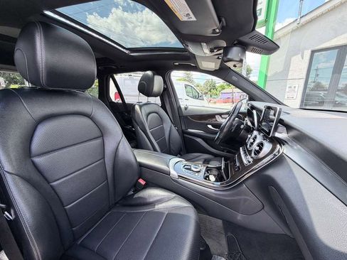 Used 2017 Mercedes-Benz GLC 300 4MATIC image 32