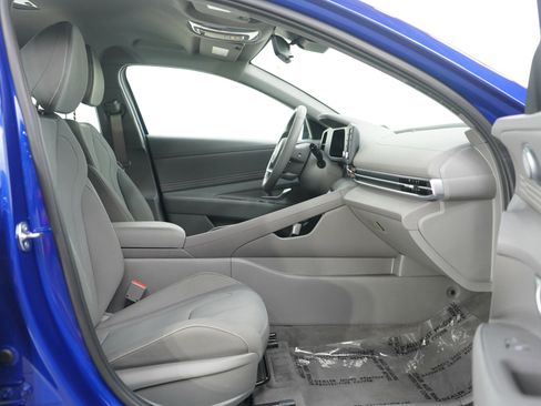 Used 2025 Hyundai Elantra Sport FWD image 11