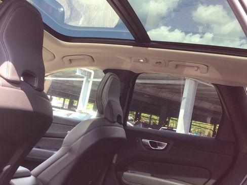 Used 2023 Volvo XC60 B5 Plus AWD/4WD image 11