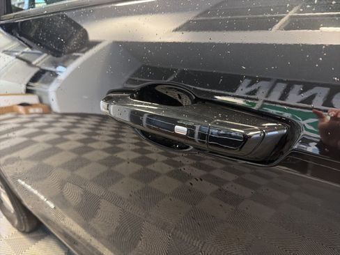 Used 2025 GMC Acadia Elevation FWD image 10