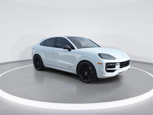 Used 2025 Porsche Cayenne GTS image 2