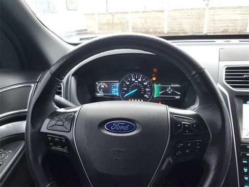 Used 2018 Ford Explorer Limited image 11