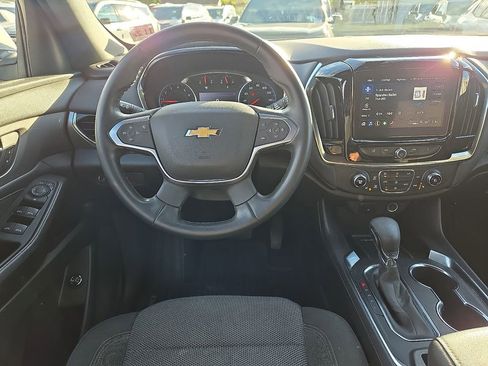 Used 2023 Chevrolet Traverse LT image 17