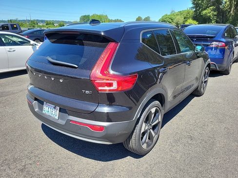 Used 2020 Volvo XC40 T5 Momentum w/ Protection Package Premier AWD/4WD image 4