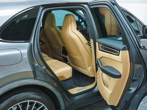 Used 2020 Porsche Cayenne Turbo AWD/4WD image 83