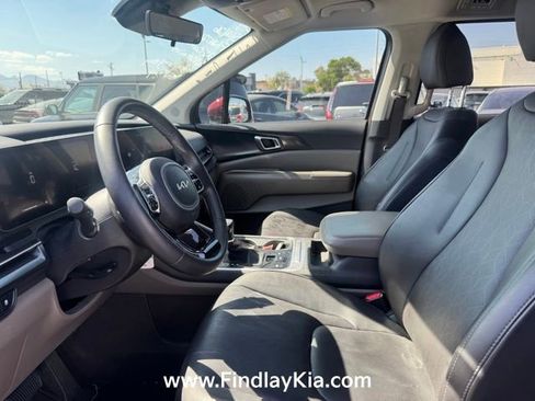 Used 2025 Kia Carnival FWD image 6