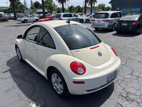 Used 2009 Volkswagen Beetle S image 7