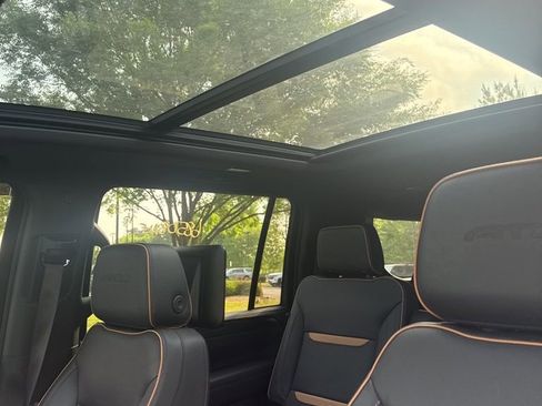 Used 2023 GMC Yukon XL AT4 w/ AT4 Premium Package AWD/4WD image 10