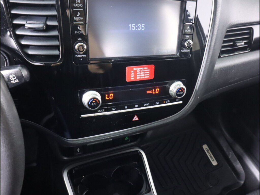 Used 2020 Mitsubishi Outlander ES AWD/4WD image 16