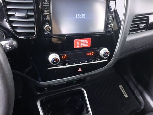 Used 2020 Mitsubishi Outlander ES AWD/4WD image 16