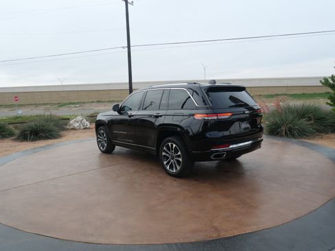 Used 2022 Jeep Grand Cherokee Overland image 4