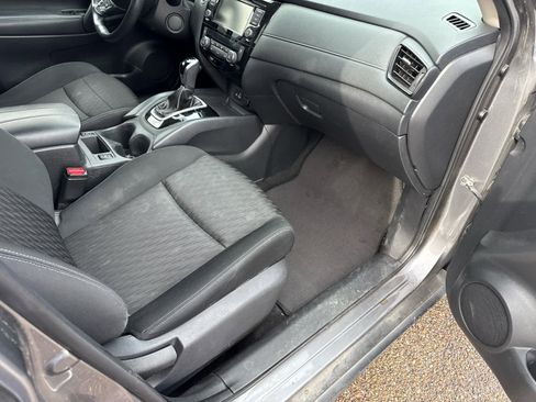 Used 2018 Nissan Rogue SV image 8