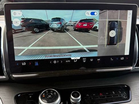 Used 2025 Ford Expedition Platinum image 15