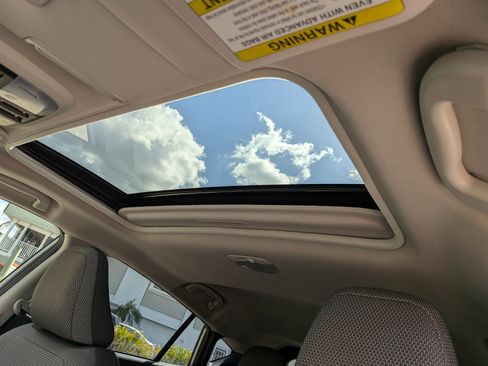 Used 2024 Subaru Crosstrek 2.0i Premium image 23