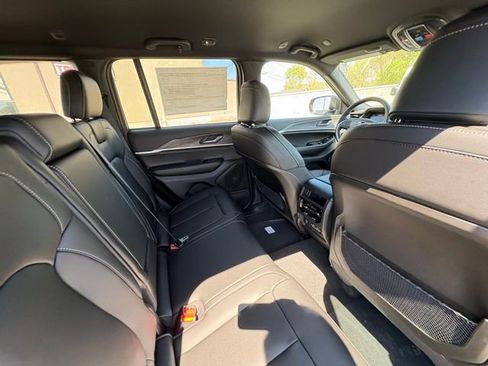 New 2025 Jeep Grand Cherokee Limited w/ Trailer Tow Package image 31