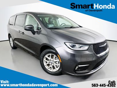 Used 2023 Chrysler Pacifica Touring-L