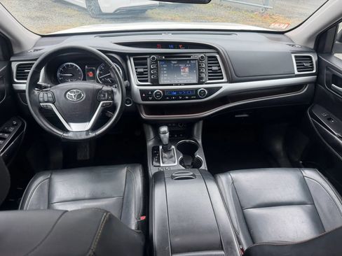 Used 2017 Toyota Highlander XLE w/ Carpet Mat Package AWD/4WD image 32