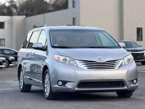 Used 2013 Toyota Sienna Limited image 2
