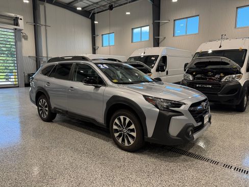 Used 2024 Subaru Outback Limited AWD/4WD image 3