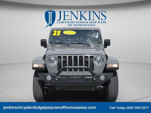 Used 2023 Jeep Gladiator Sport AWD/4WD image 12