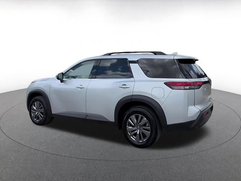 Used 2025 Nissan Pathfinder SV FWD image 10