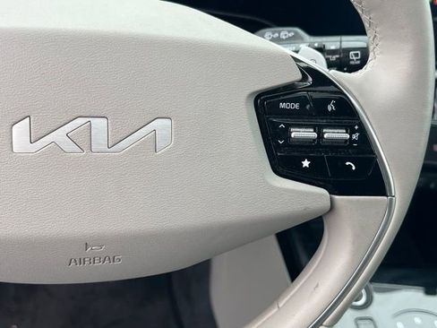 Certified 2024 Kia Niro Wave w/ Wave Preserve Package image 24