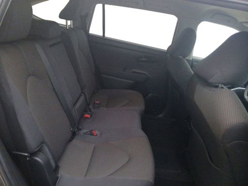 Used 2023 Toyota Highlander L image 17