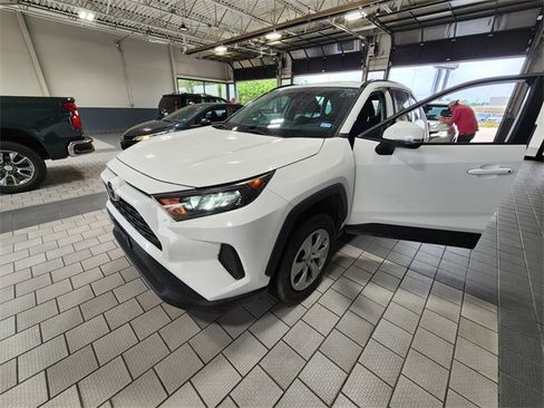 Used 2021 Toyota RAV4 LE AWD/4WD image 3