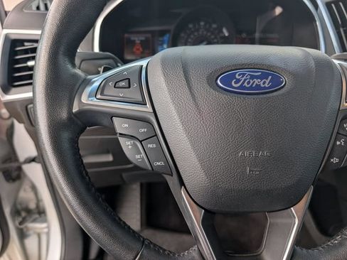 Used 2017 Ford Edge Titanium FWD image 13
