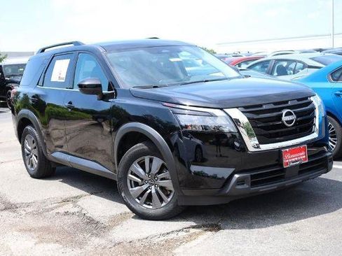 Used 2025 Nissan Pathfinder SV AWD/4WD image 2