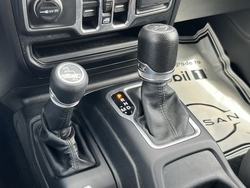 Used 2018 Jeep Wrangler Unlimited Sport S AWD/4WD image 28