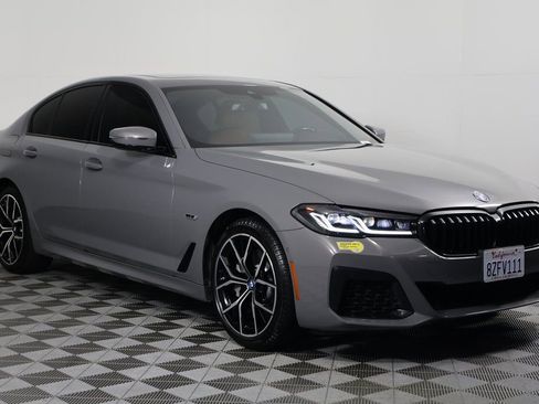 Used 2022 BMW 530e w/ Premium Package RWD image 3