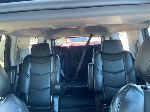Used 2020 Cadillac Escalade Luxury w/ Escalade Sport Edition AWD/4WD image 25