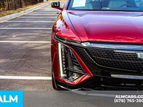 Used 2024 Cadillac Lyriq Sport image 11