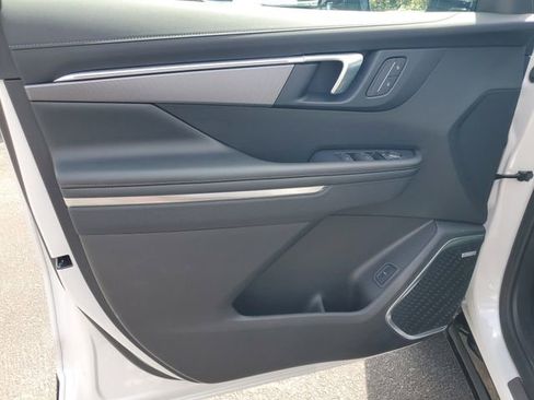 Used 2025 Buick Enclave Sport Touring w/ LPO, Floor Liner Package AWD/4WD image 8