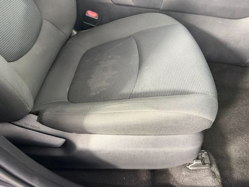 Used 2021 Toyota RAV4 LE FWD image 32