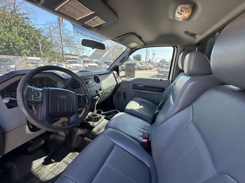 Used 2016 Ford F550 2WD Regular Cab Super Duty image 5