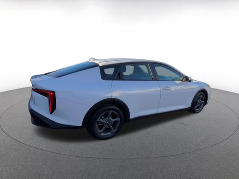 Used 2025 Kia K4 LXS image 15