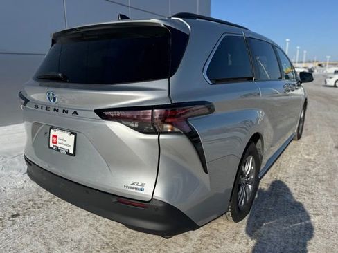 Certified 2024 Toyota Sienna XLE image 40