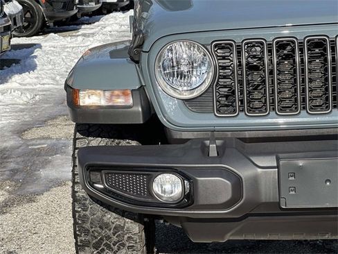 Certified 2024 Jeep Gladiator Nighthawk image 9