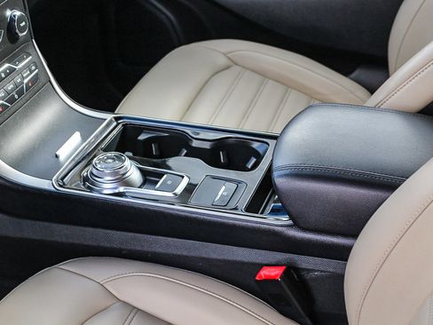 Used 2019 Ford Edge SEL w/ Equipment Group 201A image 10