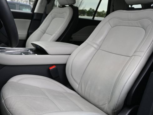 Used 2025 Lincoln Aviator Reserve w/ Jet Appearance Package image 18